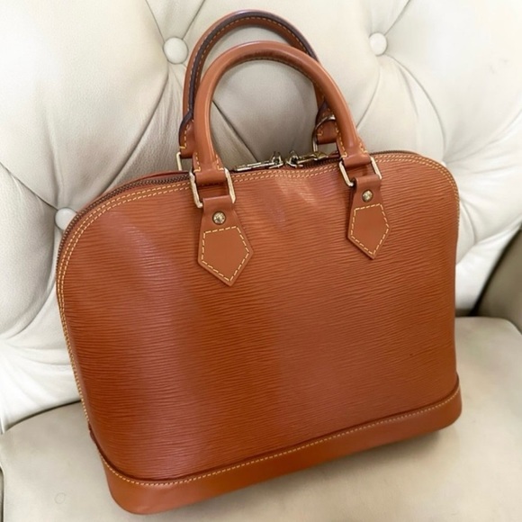 Louis Vuitton EUC Epi Alma PM - Picture 3 of 17